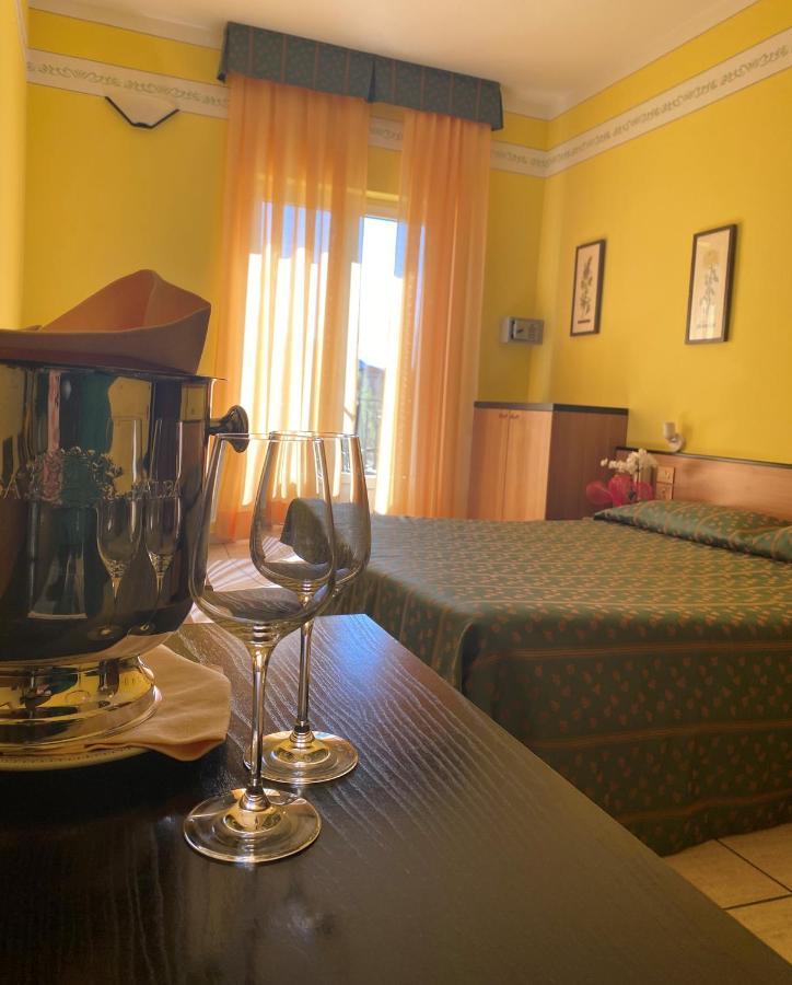 Hotel Del Fiume Cannobio Bagian luar foto